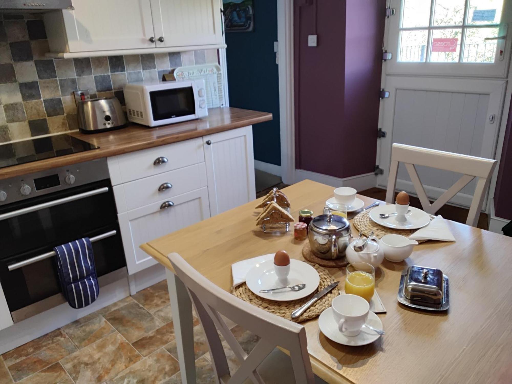 ברקון Top Floor At Cantref House מראה חיצוני תמונה